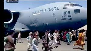 《石涛聚焦》「拜登：那是阿富汗人民的选择」6000美军包围喀布尔机场 极度混乱视频震惊社媒 悬挂在起落架逃难者坠落飞机-震撼世界（16/08）